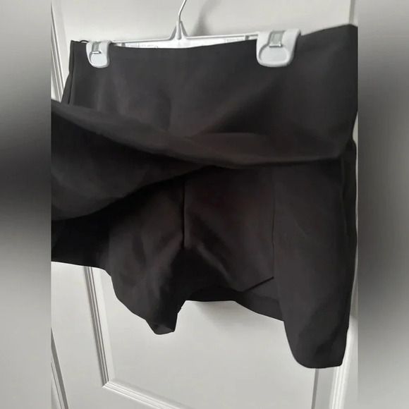 NWOT  | Zara | Black Petal Skort | Size XL - Picture 3 of 6